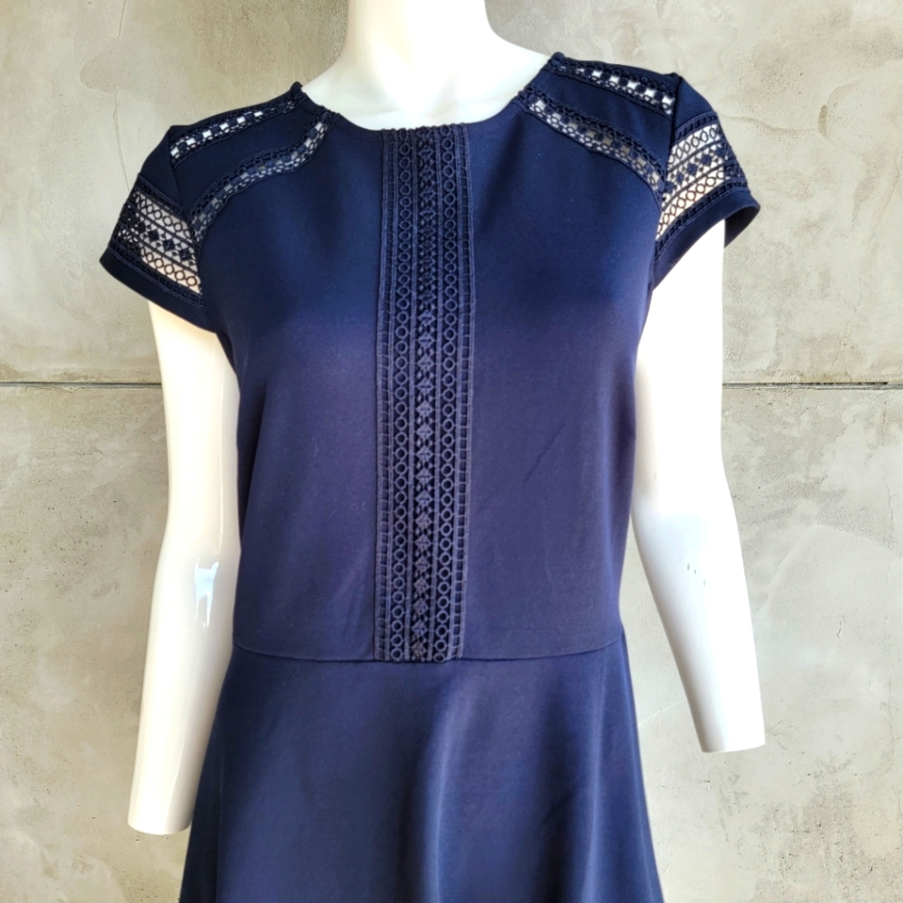 NWOT H&M Navy Blue Lace Eyelet Cap Sleeve Knee-Length Casual Dress Sz M - Picture 3 of 11
